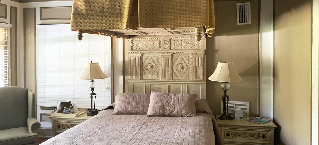English Room Canopy Bed
