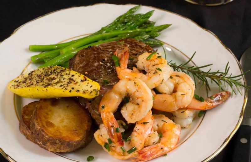 Jacksonville fine dining at The Club Continental on the St. Johns River