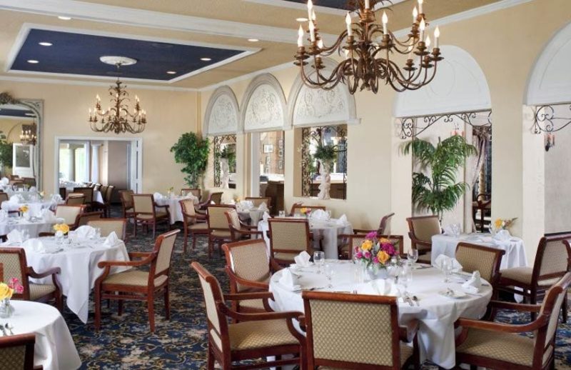 Jacksonville fine dining at The Club Continental on the St. Johns River